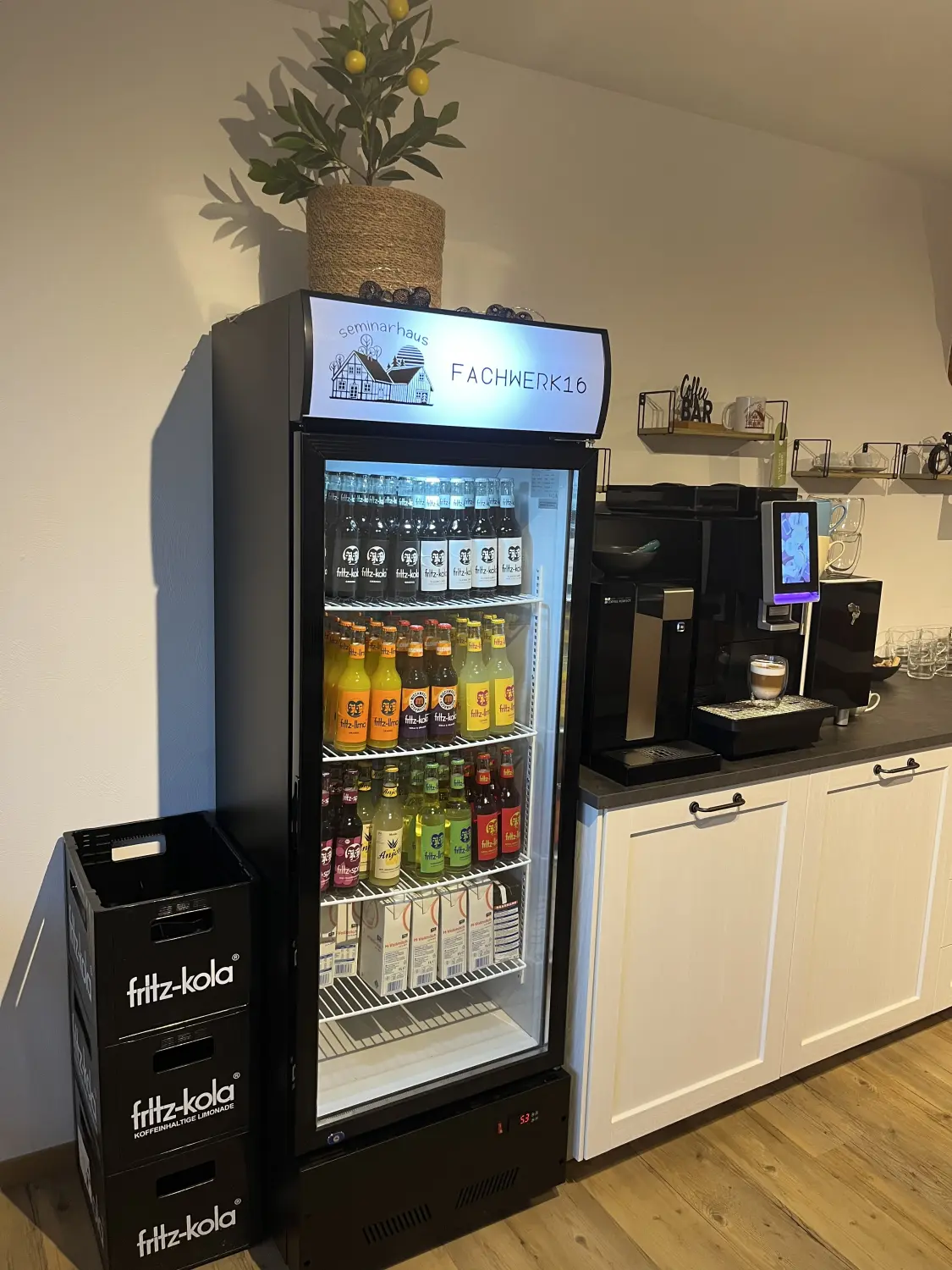 Fachwerk16, Seminarhaus, Verkaufsautomaten, Kaffeeautomaten und eine Blackbox