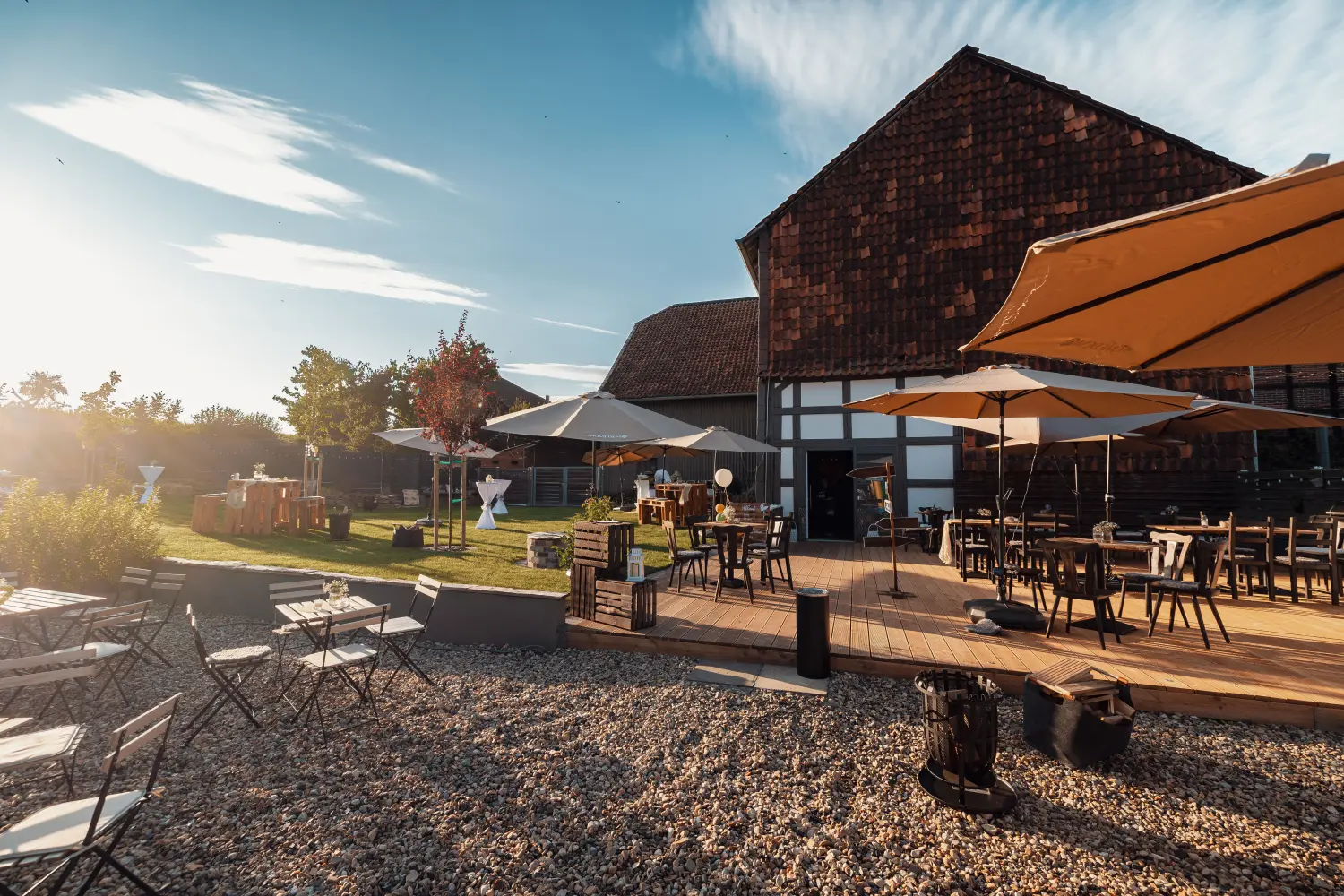 Fachwerk16, Hochzeitsstühle für die Gäste