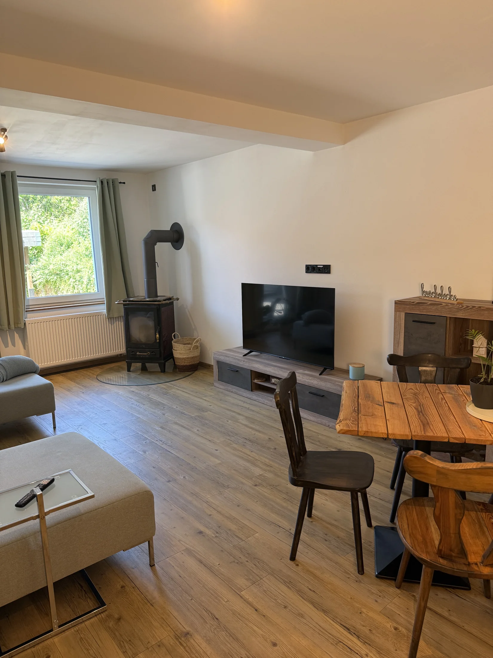 Hofquartier Wohnzimmer mit Kaminofen